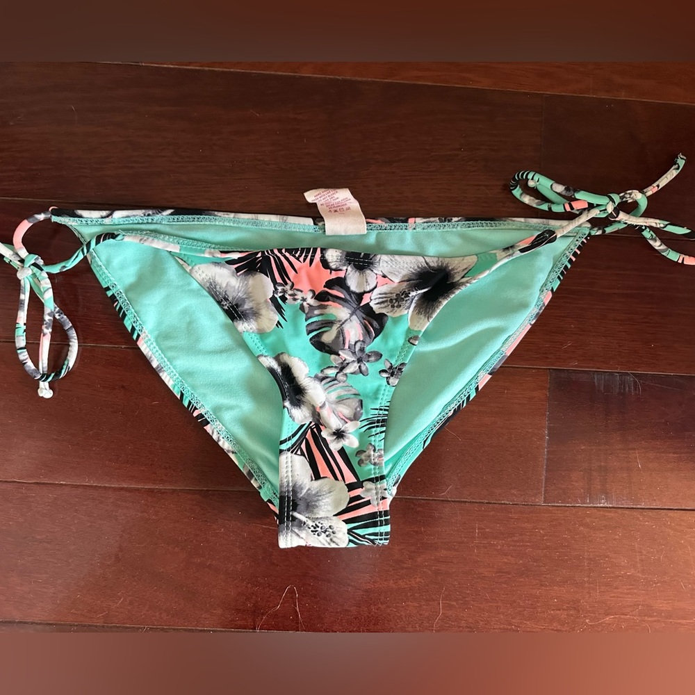 OP Bikini Bottom junior size medium